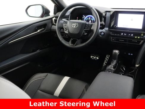 Used 2025 Toyota Camry SE w/ Convenience Package image 31