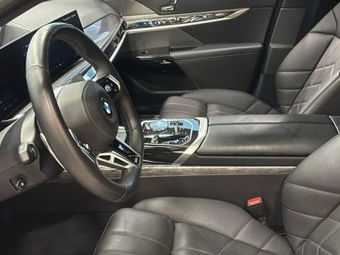 Used 2025 BMW 740i xDrive image 27
