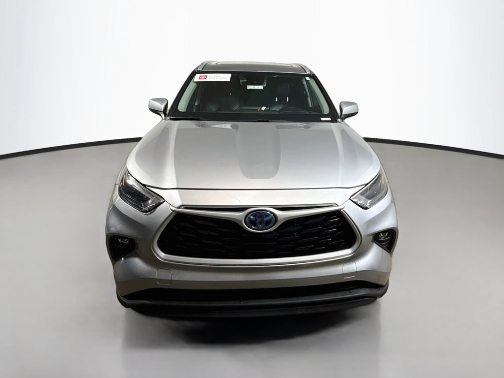 Certified 2023 Toyota Highlander XLE AWD/4WD image 2