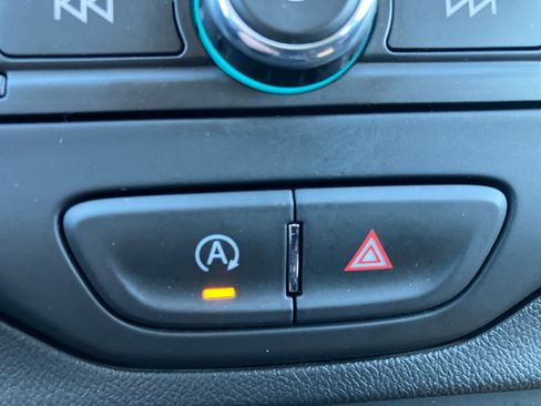 Used 2024 GMC Terrain SLE image 23