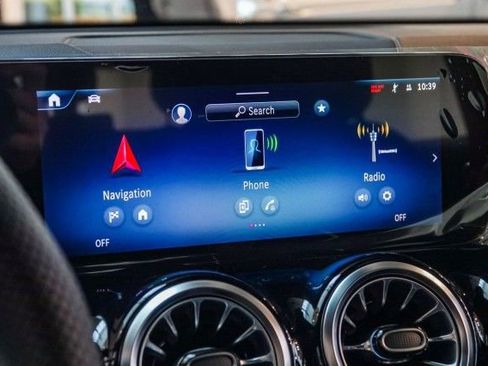 New 2024 Mercedes-Benz GLB 35 AMG 4MATIC image 24