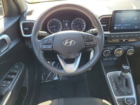 Used 2022 Hyundai Venue SEL image 17