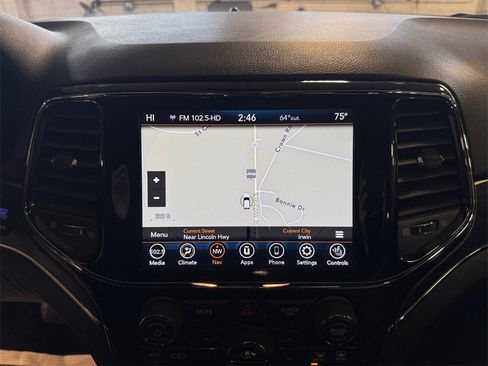 Used 2020 Jeep Grand Cherokee Limited image 19