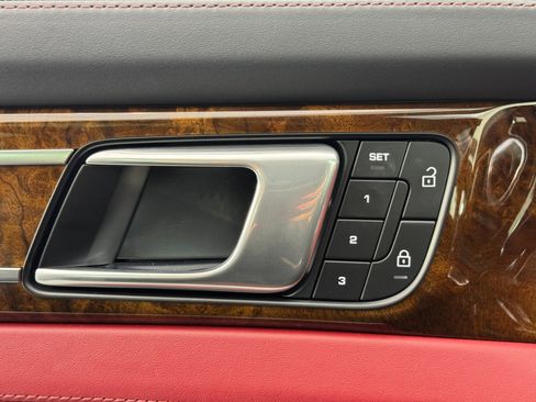 Used 2022 Porsche Panamera 4S w/ Premium Package image 18