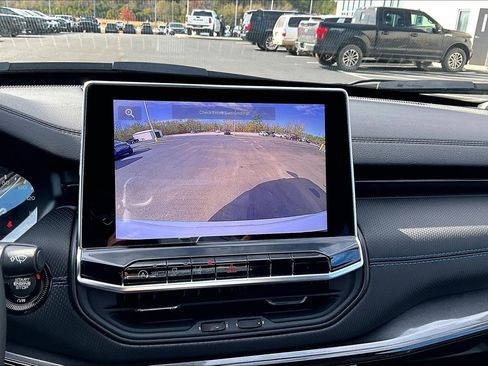 New 2026 Jeep Compass Latitude AWD/4WD image 18