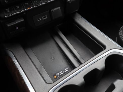 Used 2022 GMC Sierra 3500 Denali AWD/4WD image 18