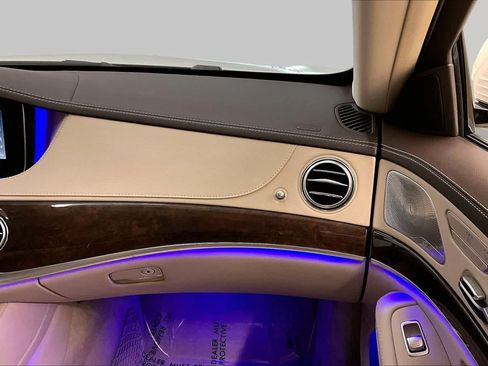 Used 2019 Mercedes-Benz S 560 Sedan image 18