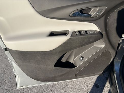 Used 2024 Chevrolet Equinox LT image 15