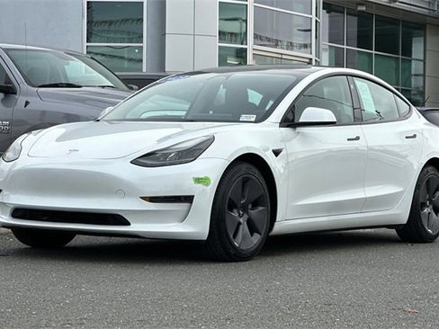Used 2023 Tesla Model 3 Standard Range image 8