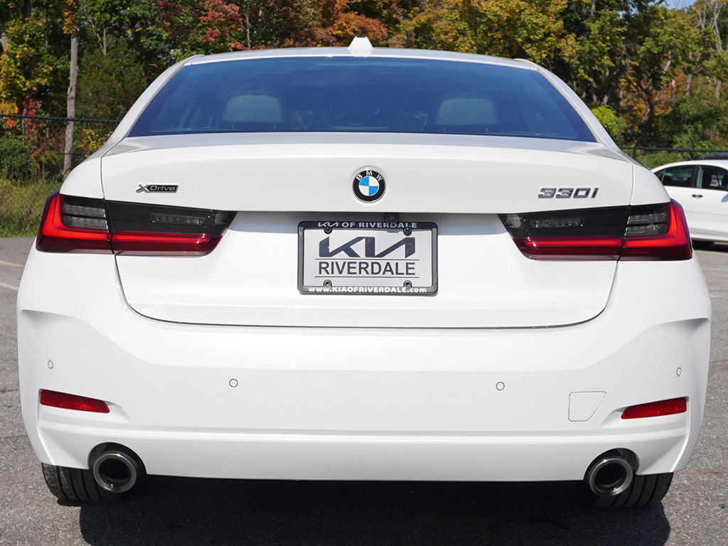Used 2024 BMW 330i xDrive Sedan w/ Premium Package AWD/4WD image 15