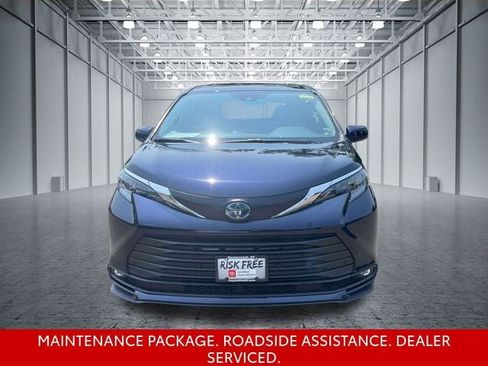 Certified 2025 Toyota Sienna XLE FWD image 2