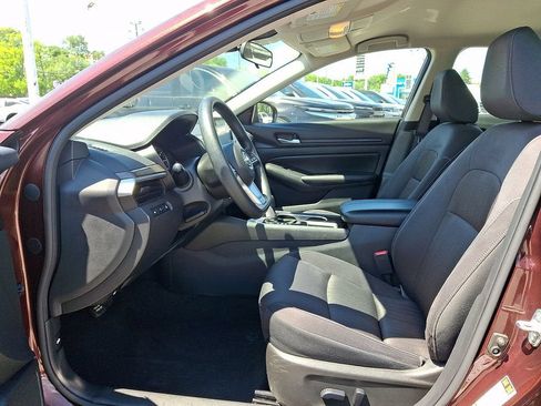 Used 2024 Nissan Altima 2.5 SV FWD image 15