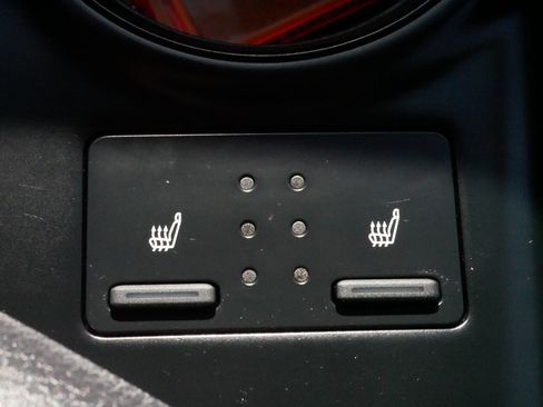 Used 2018 Toyota Camry LE image 28