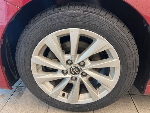 Used 2021 Toyota Camry LE image 12