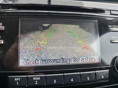 Used 2016 Nissan Rogue S FWD image 17