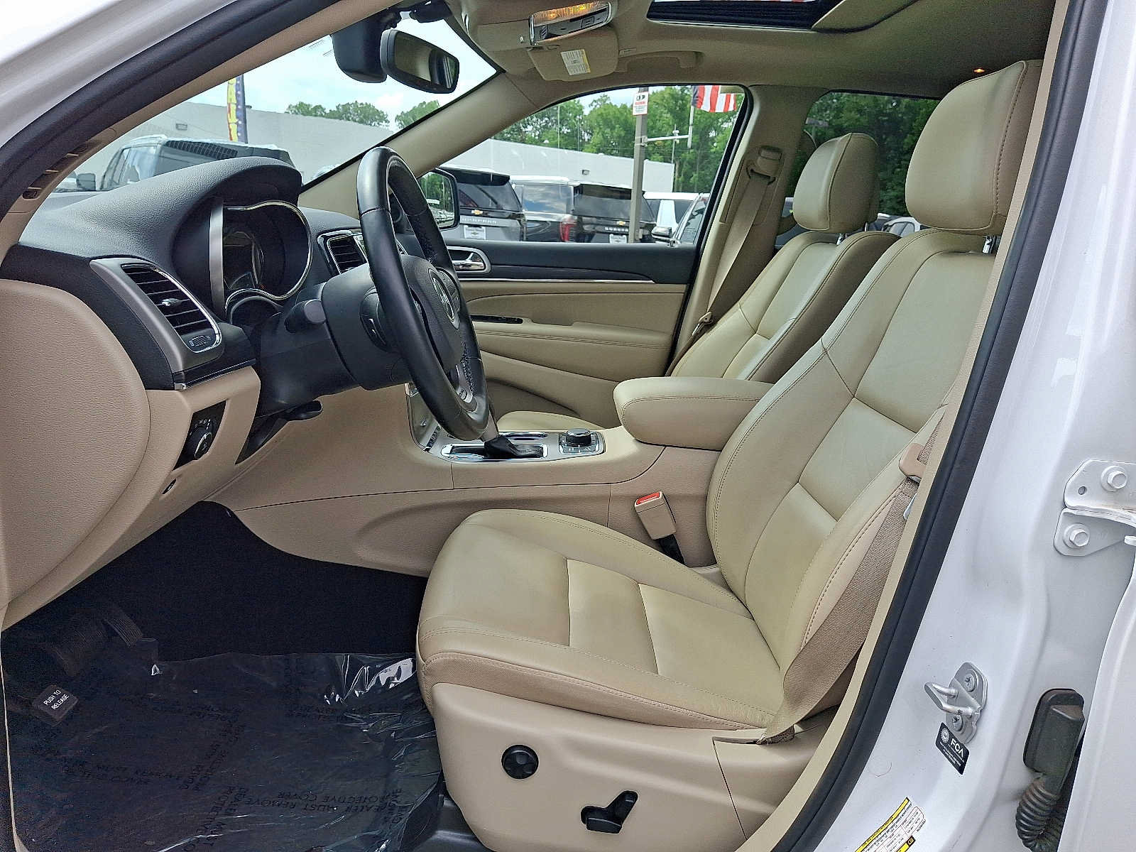 Used 2021 Jeep Grand Cherokee Limited w/ Premium Lighting Group AWD/4WD image 13