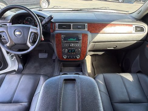 Used 2014 Chevrolet Suburban LT w/ Luxury Package AWD/4WD image 26