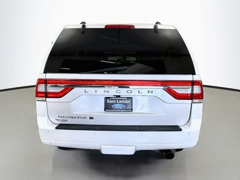Used 2017 Lincoln Navigator L Select RWD image 6