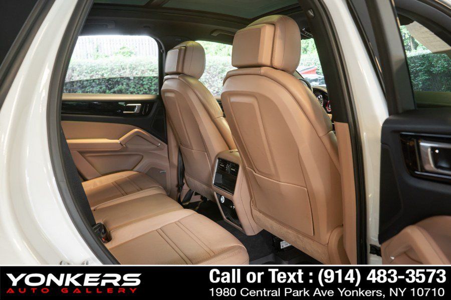 Used 2021 Porsche Cayenne AWD/4WD image 37