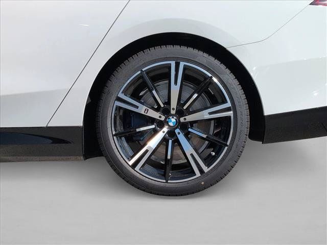 Used 2027 BMW 550e xDrive w/ Premium Package AWD/4WD image 10