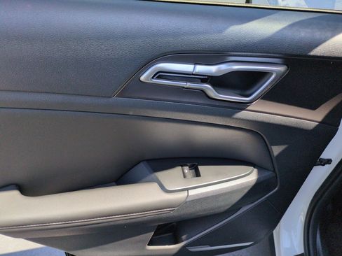 New 2026 Kia Sportage EX FWD image 32