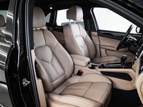 Certified 2026 Porsche Macan image 29