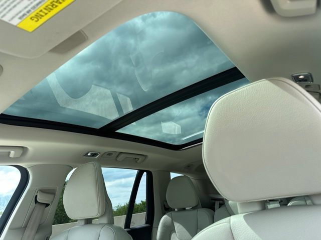 Used 2018 Volvo XC90 T6 Momentum w/ Convenience Package AWD/4WD image 18