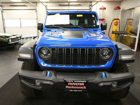 Used 2024 Jeep Wrangler Unlimited Rubicon 4xe AWD/4WD image 2