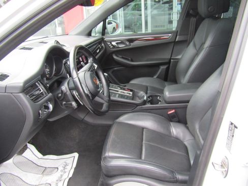 Used 2022 Porsche Macan AWD/4WD image 10