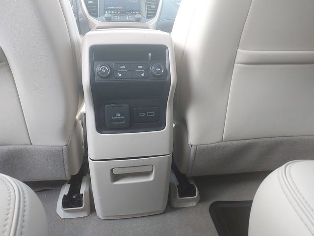 Used 2023 GMC Acadia Denali AWD/4WD image 30