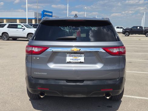 Certified 2021 Chevrolet Traverse LS FWD image 4