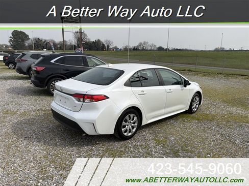 Used 2022 Toyota Corolla LE w/ Carpet Mat Package (TMS) FWD image 3