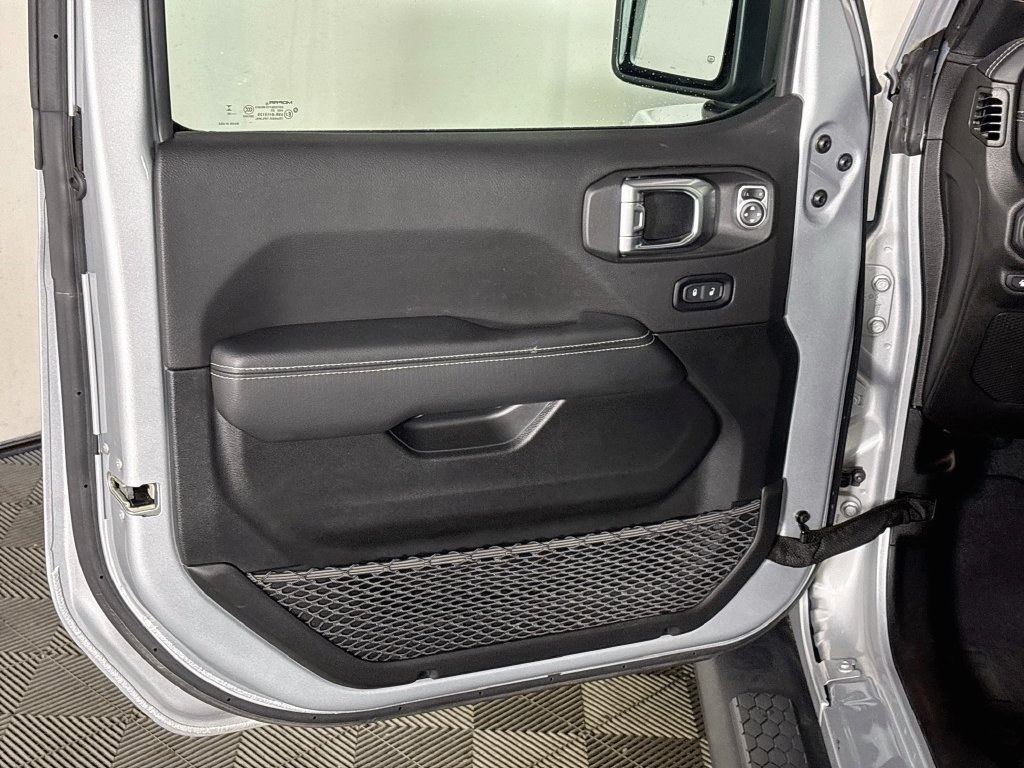 Used 2023 Jeep Wrangler Unlimited Sahara w/ Cold Weather Group AWD/4WD image 11