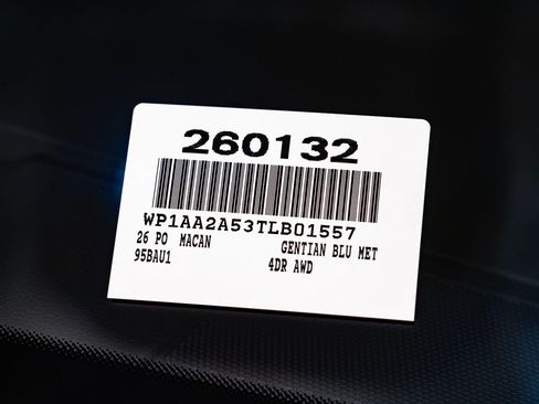 Certified 2026 Porsche Macan AWD/4WD image 31
