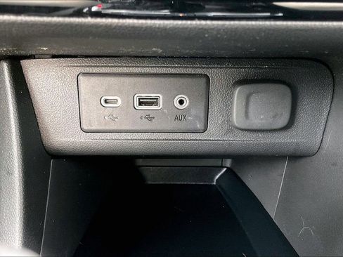 Used 2023 Buick Encore GX Preferred w/ Cold Weather Comfort Package FWD image 33