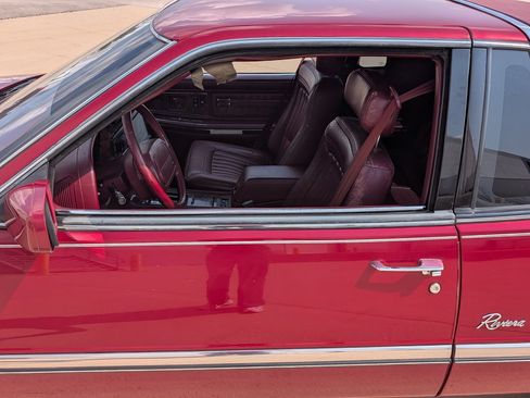 Used 1990 Buick Riviera Coupe FWD image 29