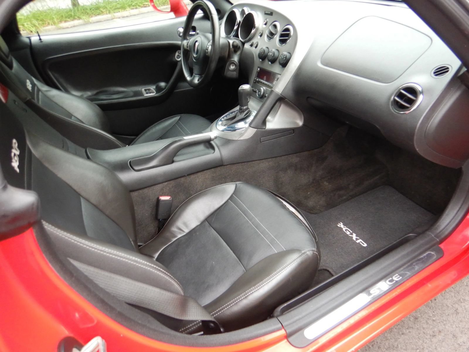 Used 2009 Pontiac Solstice GXP w/ Premium Package RWD image 21