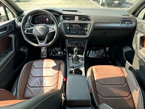 Certified 2022 Volkswagen Tiguan SEL R-Line AWD/4WD image 32