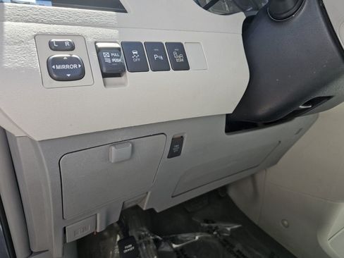 Used 2013 Toyota Sienna XLE AWD/4WD image 14