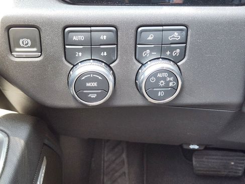 Used 2024 GMC Sierra 1500 SLT AWD/4WD image 19