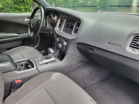 Used 2022 Dodge Charger SXT image 9