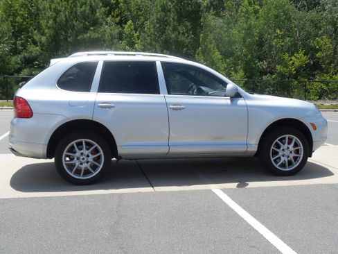 Used 2004 Porsche Cayenne Turbo image 53
