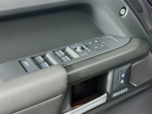 Used 2025 Land Rover Defender 110 X image 20