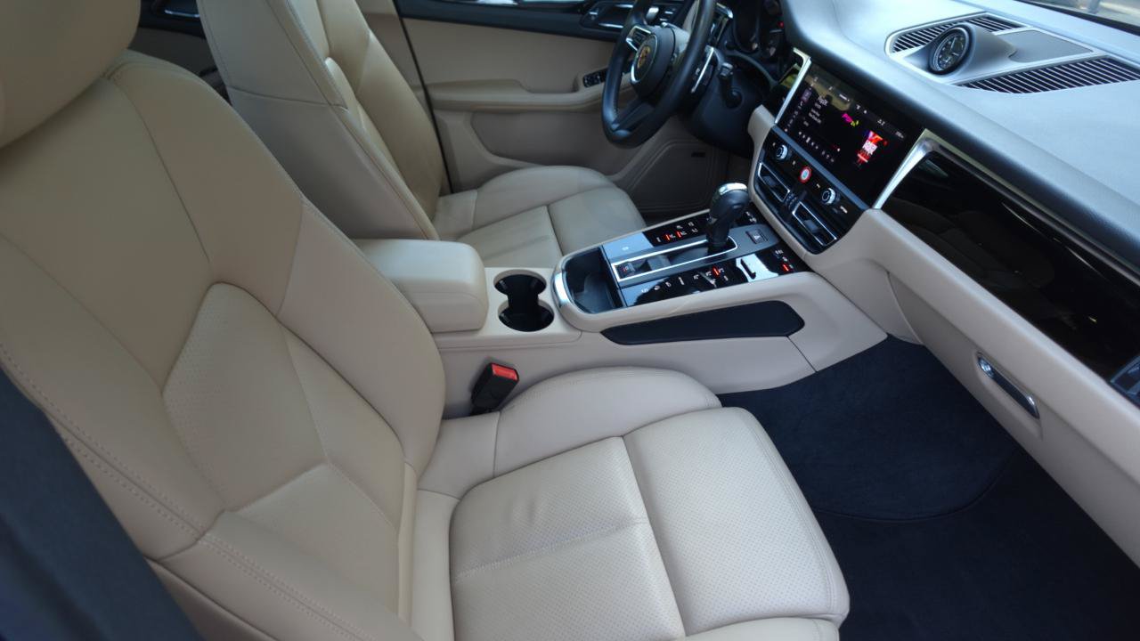 Used 2022 Porsche Macan w/ Premium Package AWD/4WD image 19