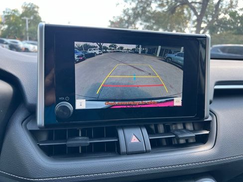 Used 2025 Toyota RAV4 XLE FWD image 20