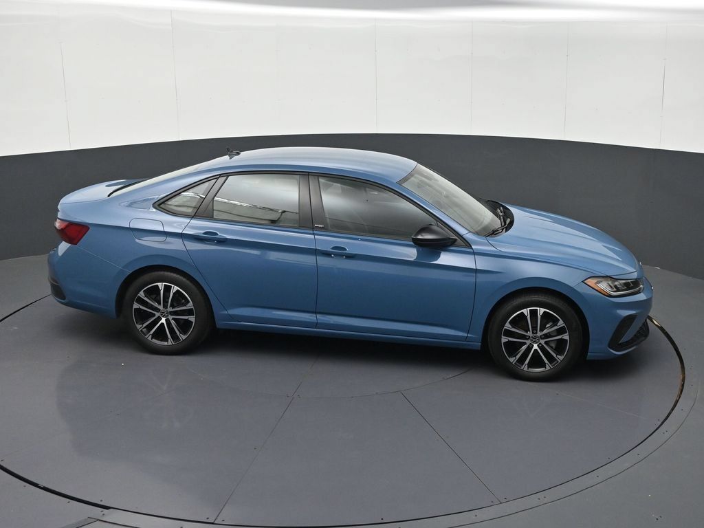 Used 2025 Volkswagen Jetta Sport FWD image 27