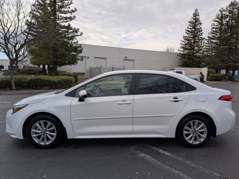 Used 2024 Toyota Corolla LE w/ LE Convenience Package image 9