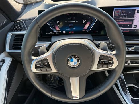 Certified 2025 BMW X7 xDrive40i w/ M Sport Package AWD/4WD image 12