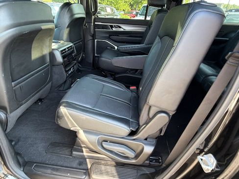Used 2024 Jeep Wagoneer L Series II AWD/4WD image 26