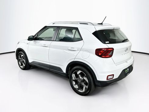 Used 2025 Hyundai Venue SEL FWD image 5